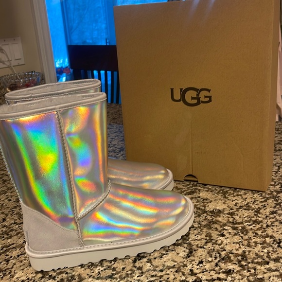 Classic Short Iridescent Ugg Boot - Size 6 - New in Box ($178.00) - Picture 1 of 11